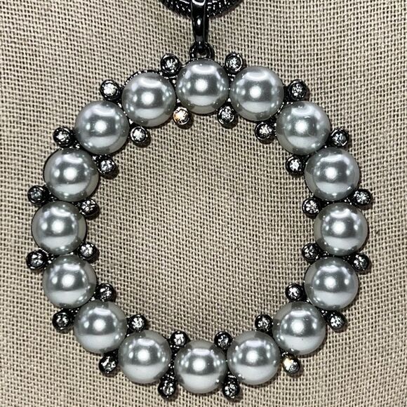 Alfani Hematite-Tone Crystal Imitation Gray Pearl Pendant Necklace New - Picture 3 of 5